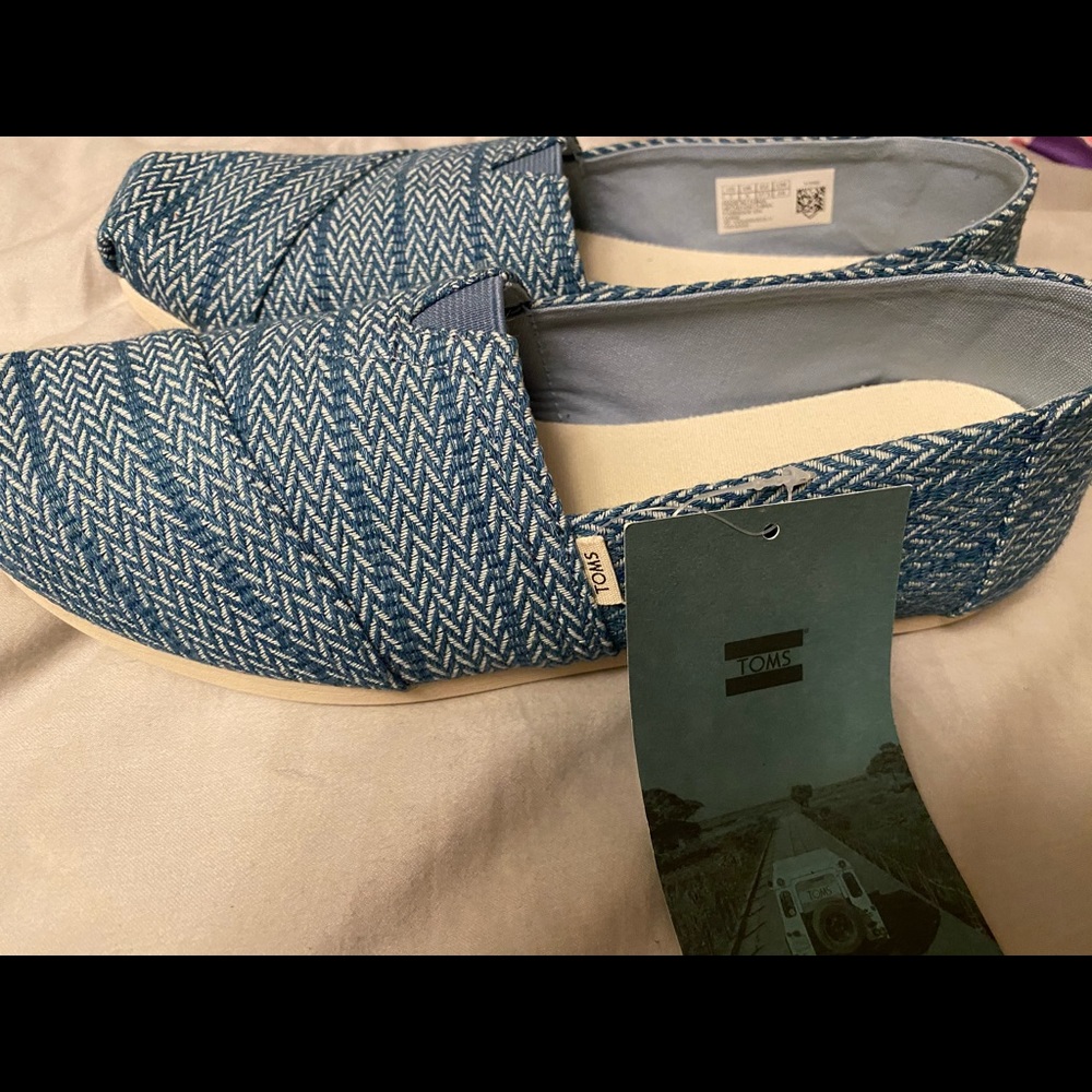 Toms NWT size 7